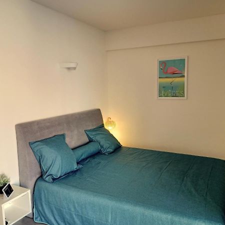 Studio Hyeres Port Luaran gambar