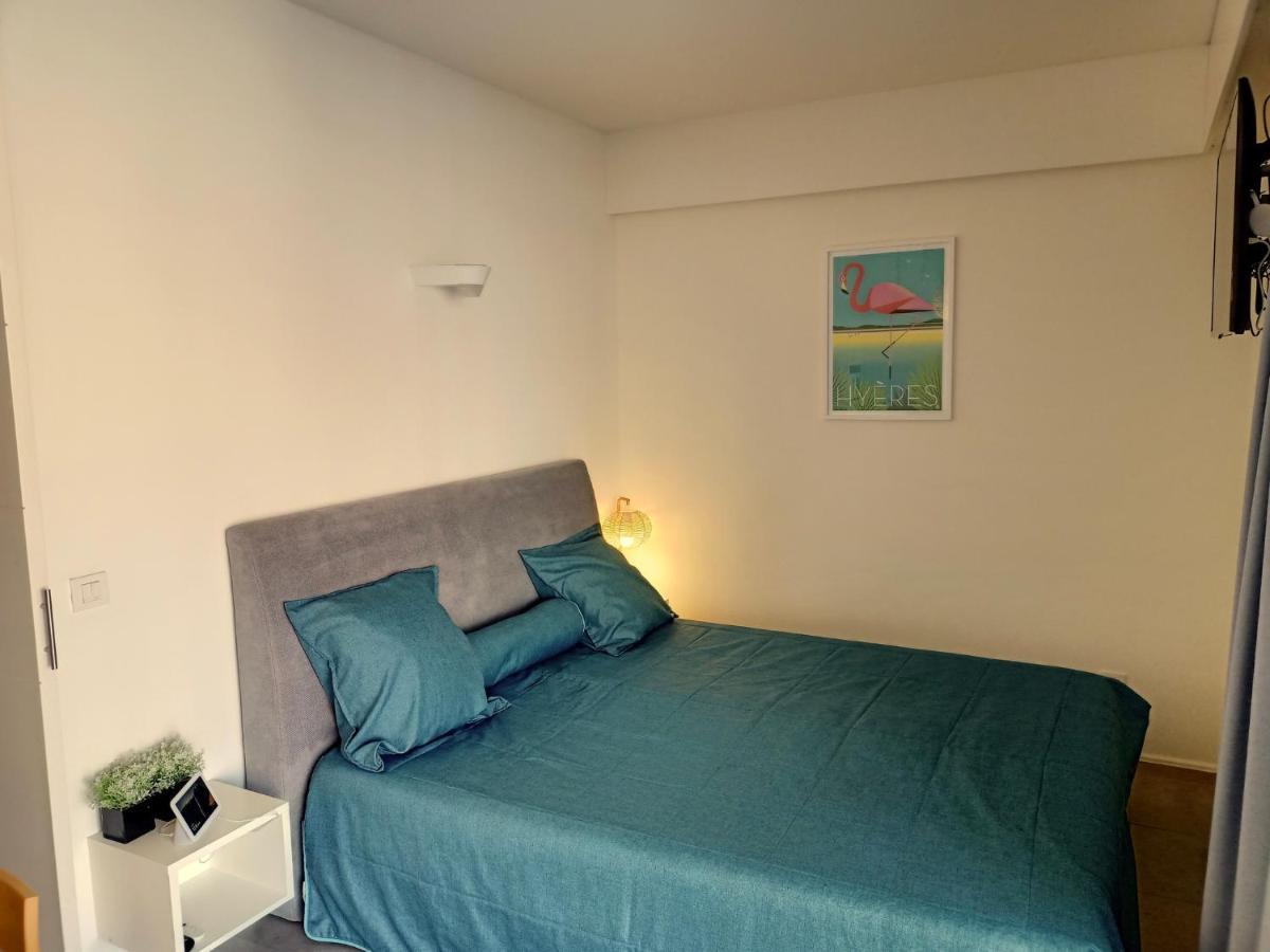 Studio Hyeres Port Luaran gambar