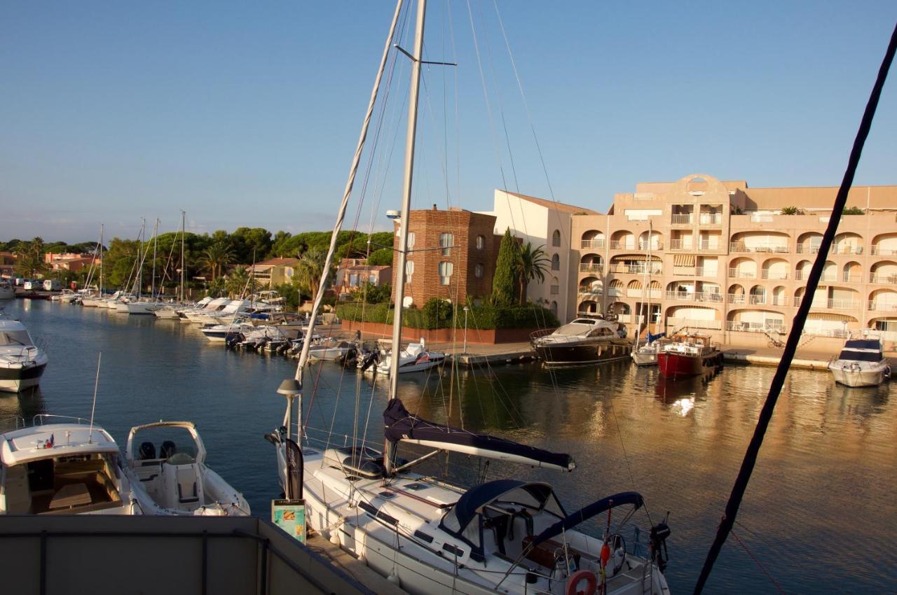 Studio Hyeres Port Luaran gambar
